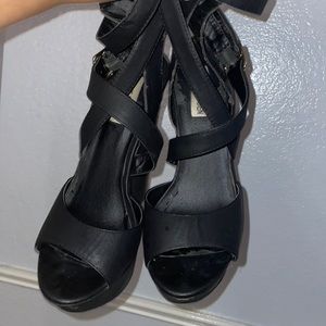Steve Madden black wedges